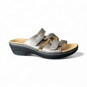 Clarks Merliah Karli sandal in metallic Light Gold Leather Sz 10 EUC